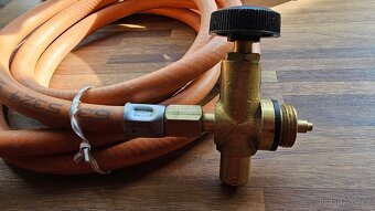 Souprava na plnění malých PB hořáků z PB láhve 2kg - 2