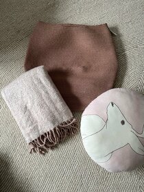 Set polštáře a koše na prádlo či hračky - 2