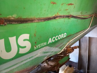 DVOUROTOROVÉ ROZMETADLO PRŮMYSLOVÝCH HNOJIV - 2