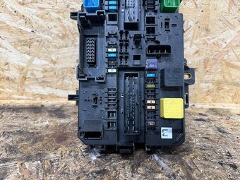 POJISTKOVÁ SKŘÍŇ OPEL 13268287 / 5DK008669-25 - 2