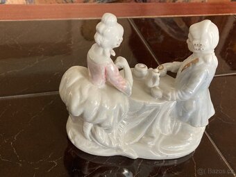 Prodám sousoší šlechtici u kávy - 2