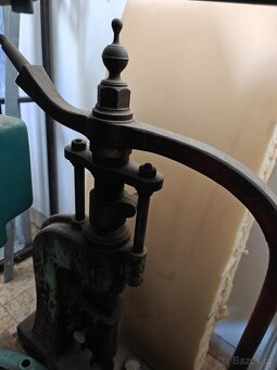 Starožitný dílenský lis - 2