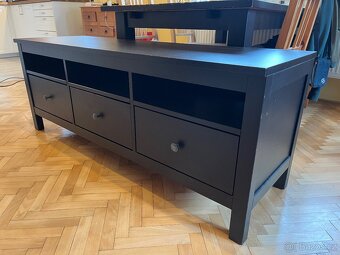 TV stolek Hemnes - 2