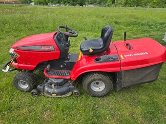 Zahradní traktor Jonsered LT2223CMA2 - 2