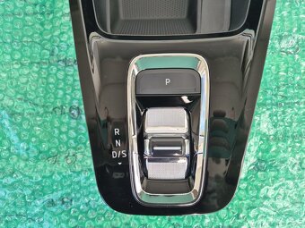 Škoda Octavia IV panel ovládání řazení - 2