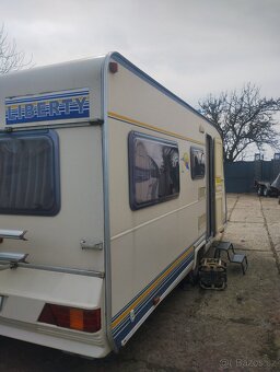 Obytný přívěs karavan - 2
