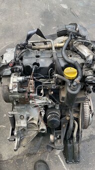 391 Suzuki Grand Vitara II 1.9 DDiS MOTOR F9Q - 2