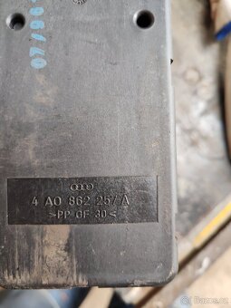 Prodám podtlakou jednotku centrálu Audi A4 b5 - 2