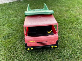 Auto Tatra na pískoviště - 2