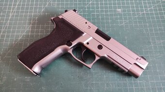 Tokyo Marui P226 E2 Stainless GBB - 2