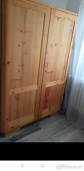 Masivní skříň - 2