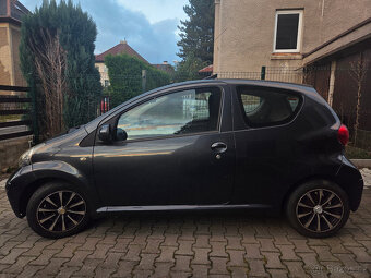 Toyota Aygo 125000km 1. majitel, ČR auto - 2