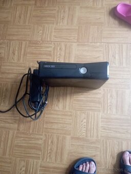 Prodám XBOX360 - 2