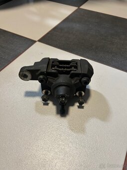 Suzuki gsxr 600 srad brzdový třmen - 2