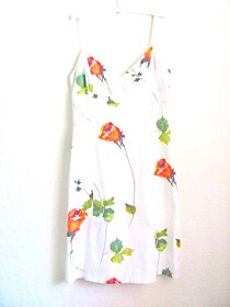 Bílé letní šaty s růžemi Viventy, v. S - 36/38 - 2