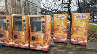 Exkluzivní Nabídka: 4 ks Automatů na Čerstvě Lisovanou Pomer - 2