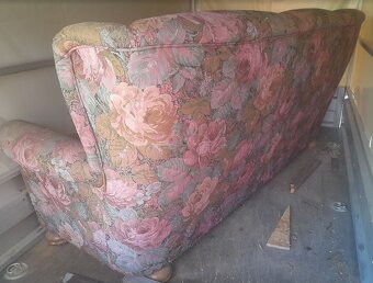 Darujeme za odvoz starší gauč - 2