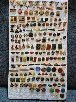 Sbírka odznaků a vyznamenání cca 2100ks - 2