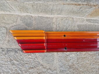 Mercedes Benz w124 - odrazka kufru - - 2