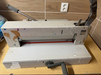 Řezačka papíru IDEAL 3905 - 2