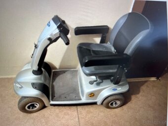 Elektrický skútr - čtyřkolka - 2