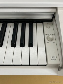 Digitální piano YDP-143 - 2