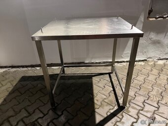 Podstavec/nerezový stůl se zarážkami - 2