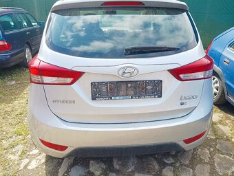Hyundai IX20 stříbrná metalíza RAH náhradní díly - 2