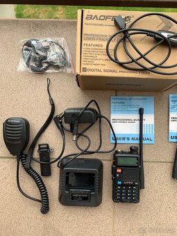 2x radiostanice Baofeng UV-5R s kompletním příslušenstvím - 2