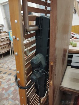 Prodám elektricky ovládaný polohovací rošt do postele - 2