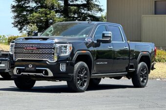 2023 GMC Sierra 3500HD Denali Crew Cab 4WD 6.6 - 2