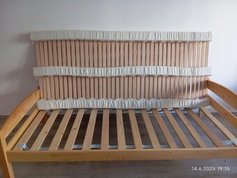 Prodám postel masiv borovice - 2