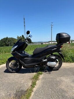 Honda PCX 125ccm najeto pouze 2682KM - 2