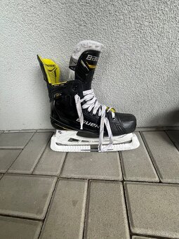 Brusle Bauer supreme M4 vel.7 fit1 - 2