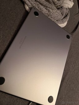 MacBook Air M2 13,6" - 512GB SSD / 8GB RAM - Výborný stav - 2