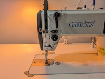 Prodám průmyslový šicí stroj Garudan GF-1115-147 LM – výborn - 2