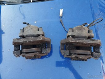 BMW E90 320d přední brzdiče - 2