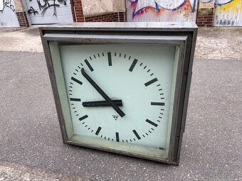 Průmyslové hodiny PRAGOTRON oboustranné - 2