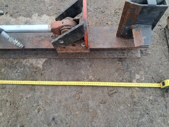 Hydraulická štípačka na dřevo - 2