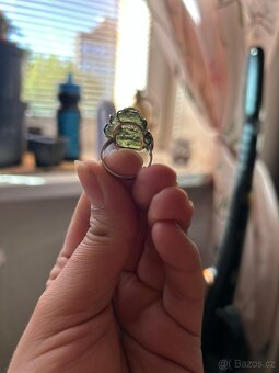 Zlatý prsten s velkým vltavinem - 2