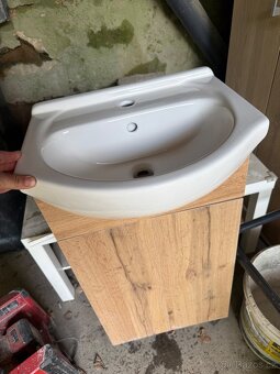 Umyvadlová skříň - 2