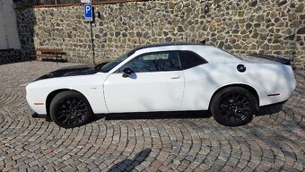 Dodge Challenger 5,7 R/T HEMI r.v. 2019 najeto 34 tkm - 2