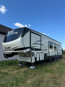 Prodam obytny přives CrossRoads Volante 3601LF - 2