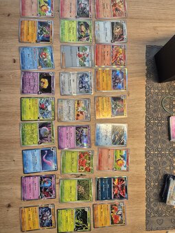 Prodám pokémon karty holo a reverse holo 25ks - 2