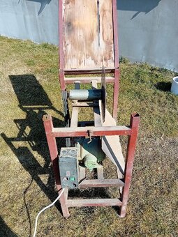 Stolní kotoučová pila. - 2