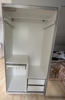 Šatní skříň IKEA PAX, vybavení KOMPLEMENT, zrcadlové posuvní - 2
