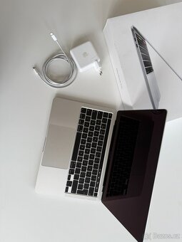 MacBook Pro 13" TB i5 2.0GHz 4-core 16GB 512GB - 2