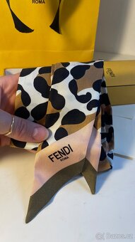 Šátek Fendi - 2