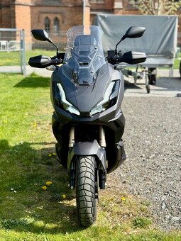 Honda ADV 350 - rok 2023, najeto 2900km, TOP - 2