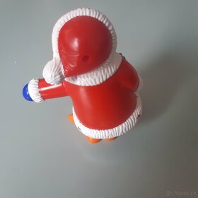 Kinder figurka Santa tučňák - 2